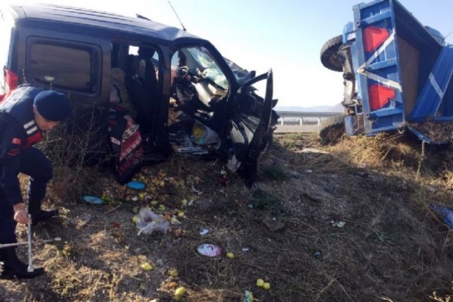 Alucra'lı Aile Amasya'da Kaza yaptı 1 Ölü