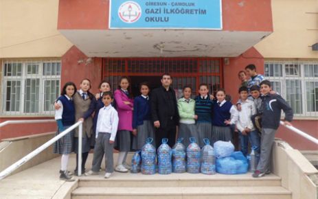  Çamoluk Gazi İlköğretim okulunda mavi kapak toplama kampanyası.   