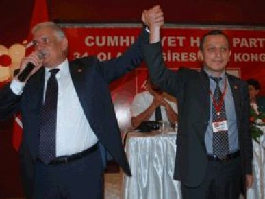 CHP'de ipi Eski Millet Vekili Göğüsledi