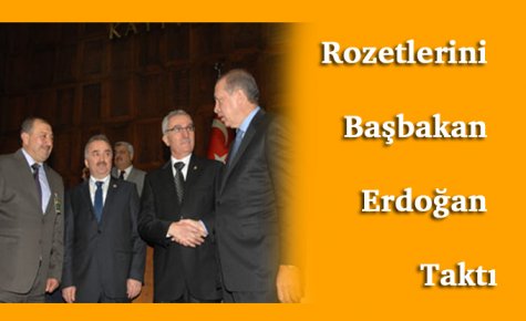 Rozetleri Başbakan Taktı