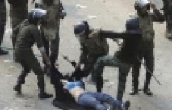 Taksim de  Polis  şiddeti var deyip Mısır'a ses çıkarmayanlar......İşte polis Şiddeti!