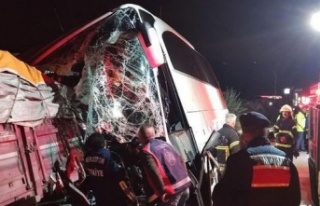 Alucra otobüsü kaza yaptı ölü ve çok sayıda...